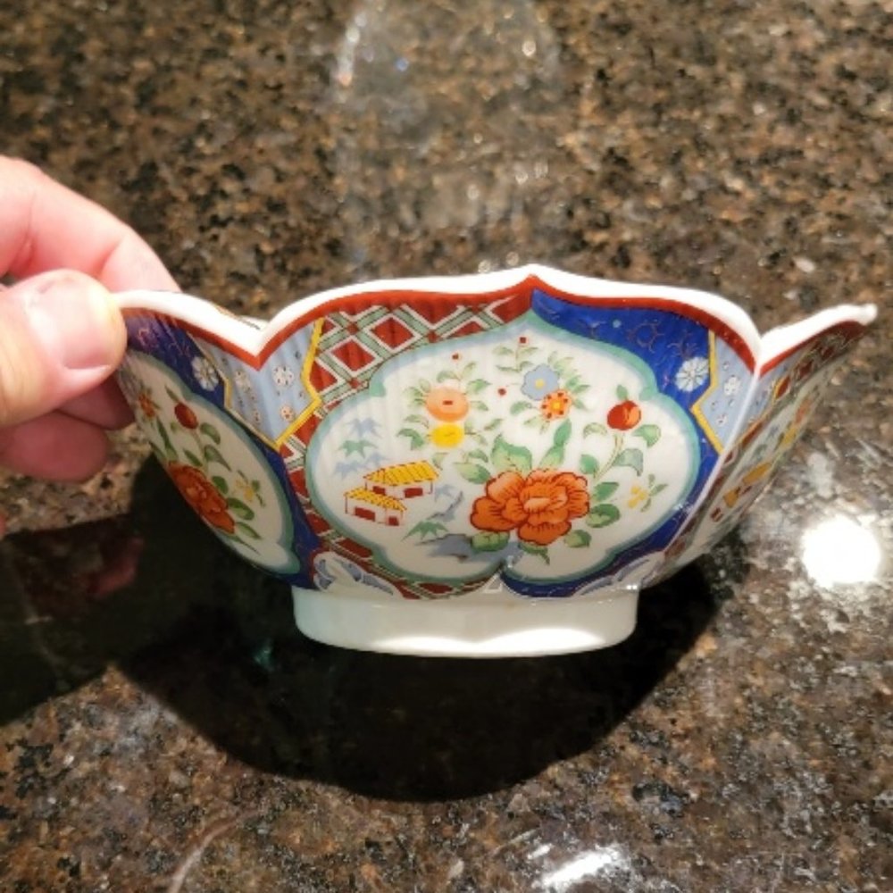 Imari Ware Lotus Handcrafted Porcelain 7" Decorative Bow